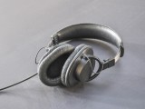 Foto che mostra un paio di cuffie per la musica