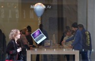 Apple Macbook Air e Pro spopolano allo SMAU 2011