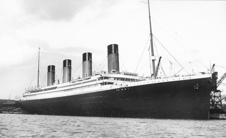 Vivi la storia del Titanic su Twitter