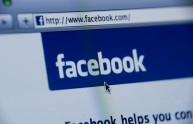 Cosa succede quando segnali un post a Facebook? 