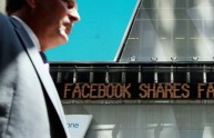 Facebook crolla in borsa, scende l'acquisizione di Instagram