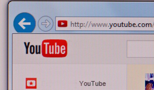 Foto che mostra una pagina web con il logo di YouTube