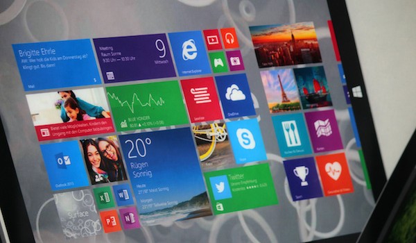 Foto che mostra la schermata principale di Windows 8 su un computer