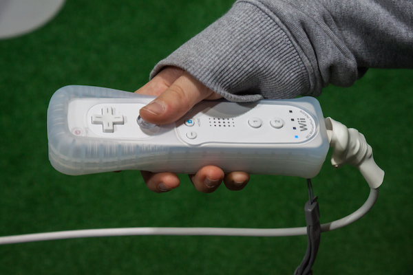 Foto che mostra il controller della Nintendo Wii
