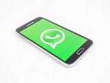 Immagine che mostra l'app WhatsApp aperta su smartphone