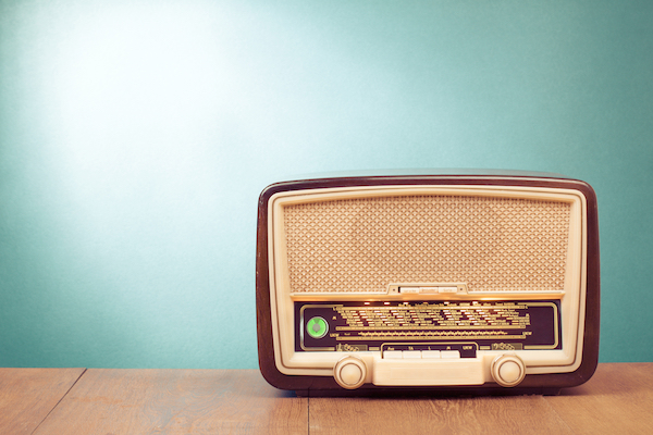 Immagine che mostra una radio modello vecchio
