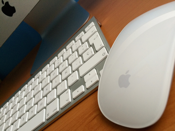 Foto che mostra mouse e tastiera del Mac