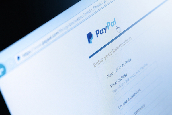 Foto che mostra il logo di Paypal sul sito web del servizio