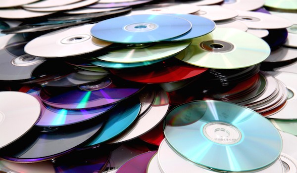 Foto che mostra un insieme di CD