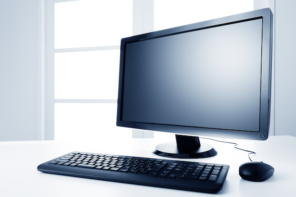 Foto che mostra un computer desktop